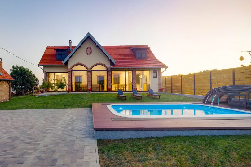 Villa Zora, Karanac