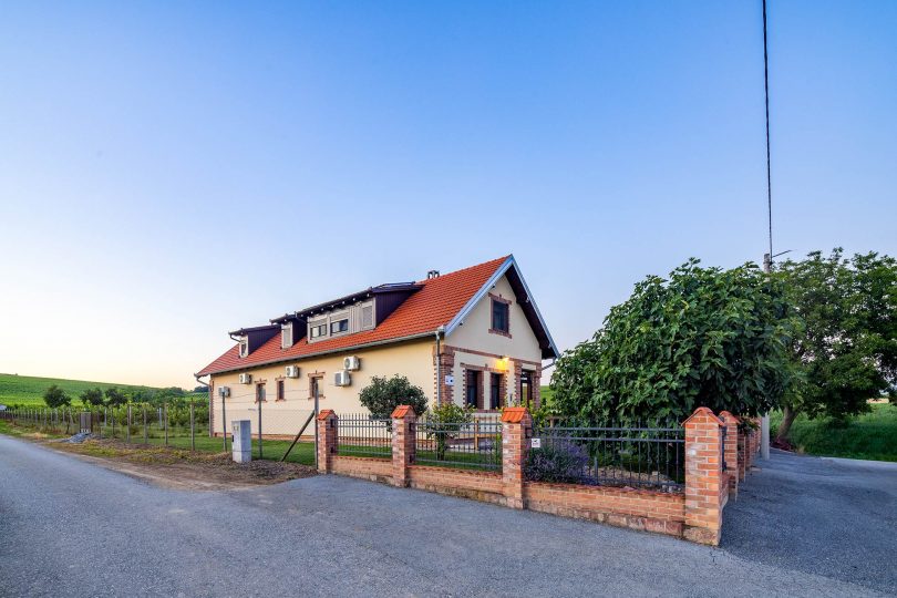Villa Zora, Karanac