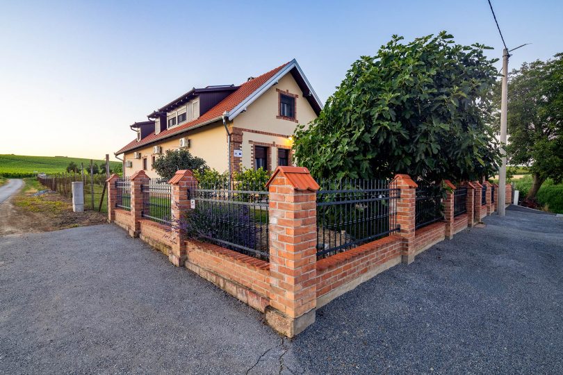 Villa Zora, Karanac