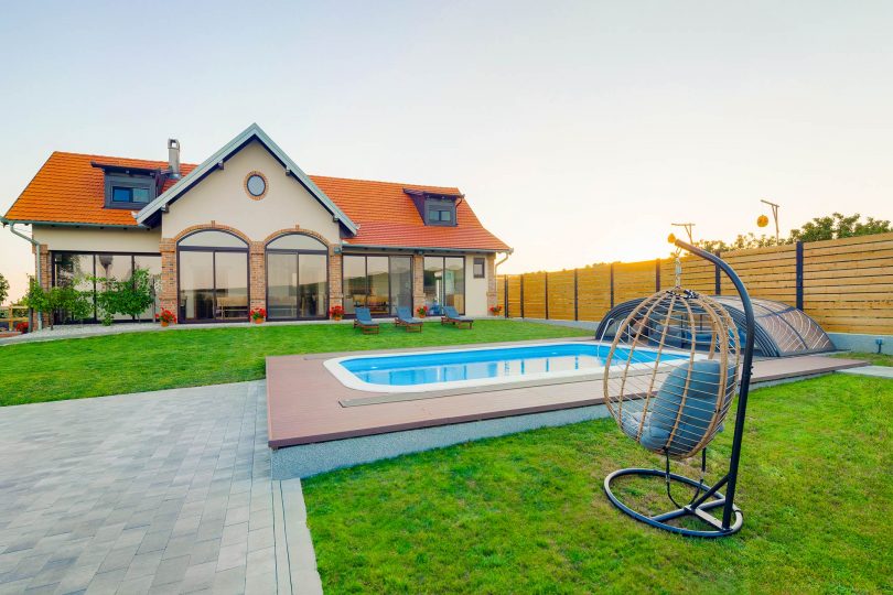 Villa Zora, Karanac
